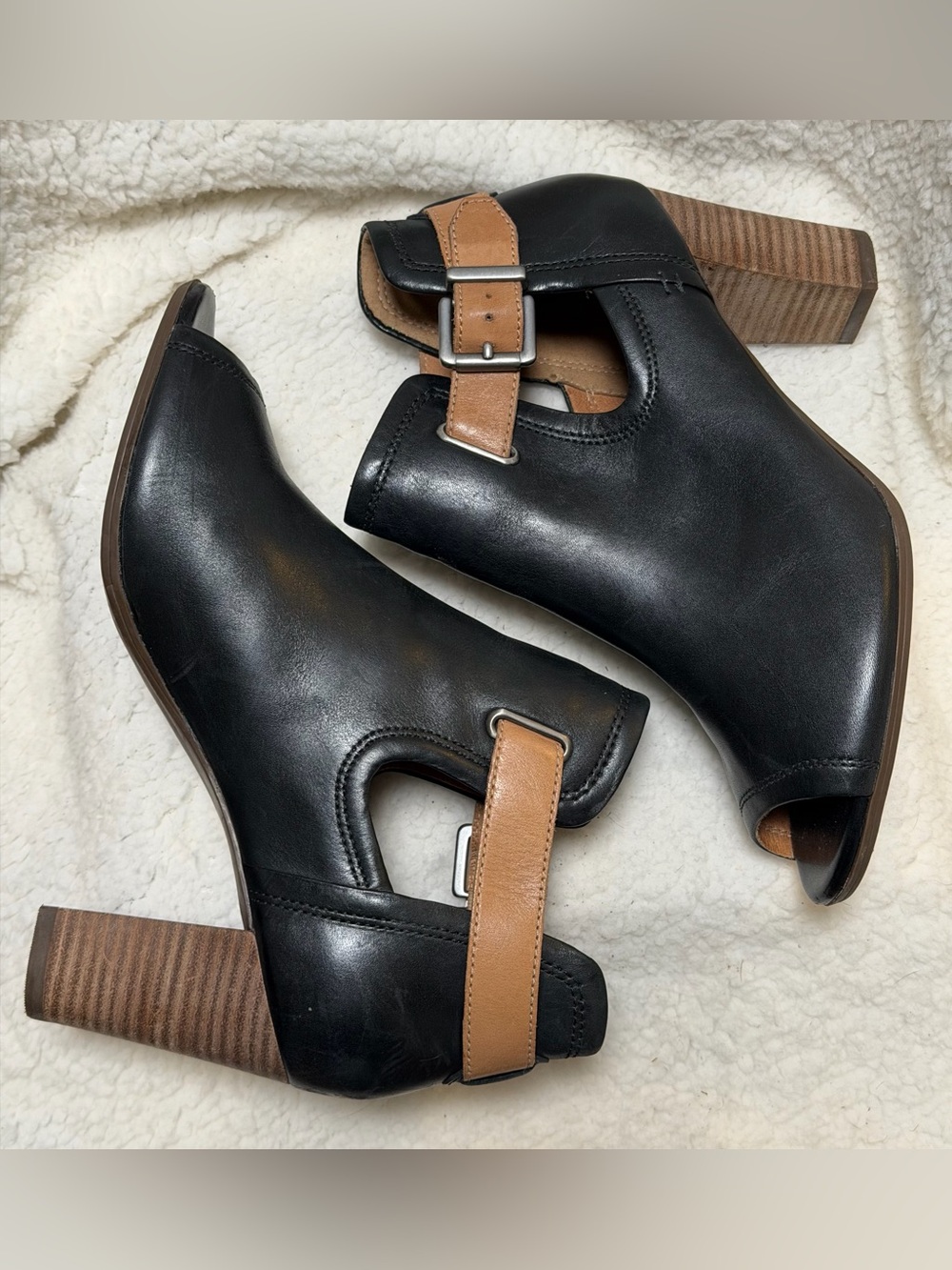 Clarks Artisan Black Leather Shira Nicole Peep Toe 3" Booties Women's Size 9 M - Picture 11 of 14